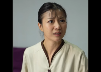 N2401070 แม เล ยงแอบเต มบางอย างลงในอาหารของล กสาม part2